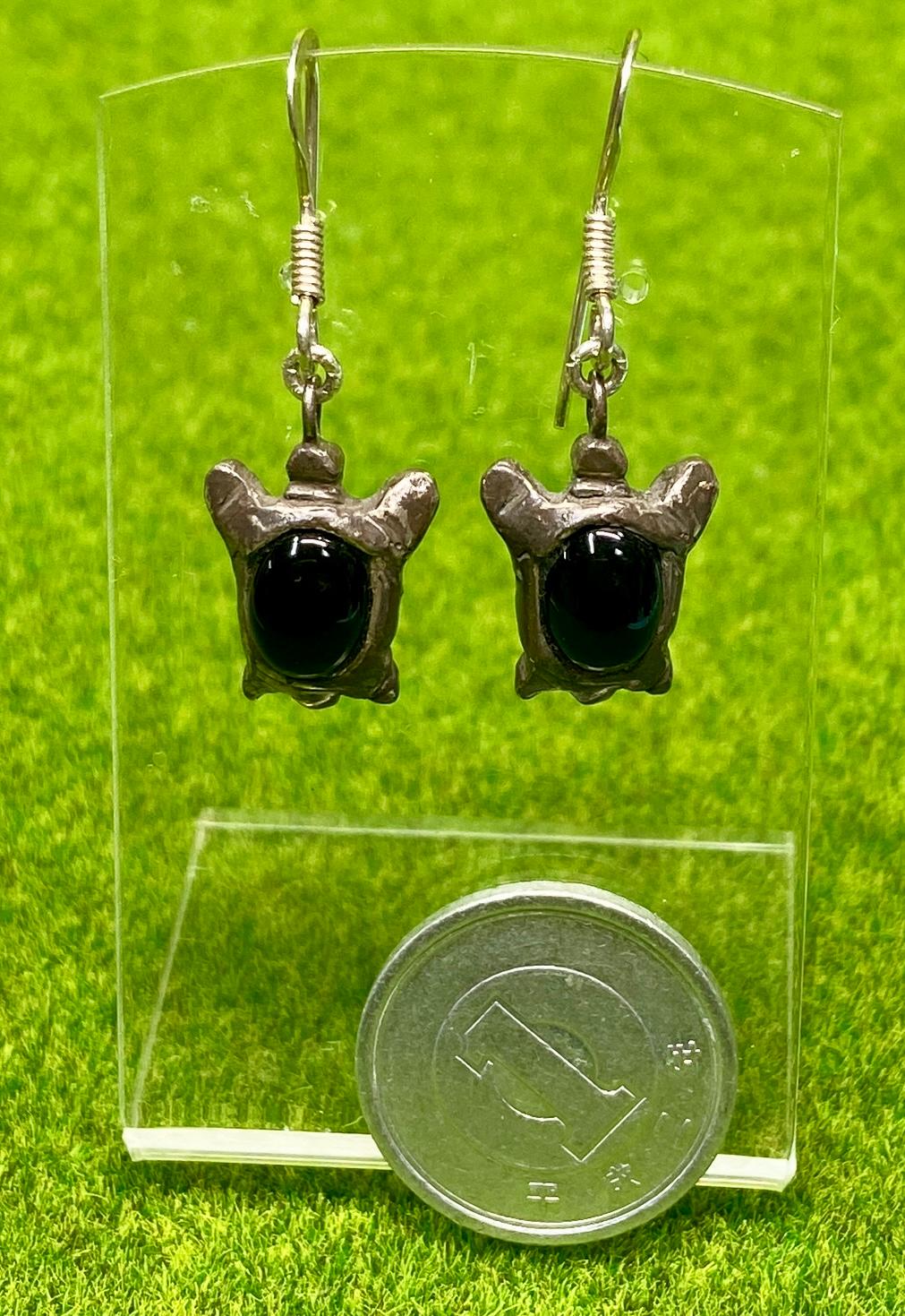 オニキス亀さんフレンチピアス　燻仕様